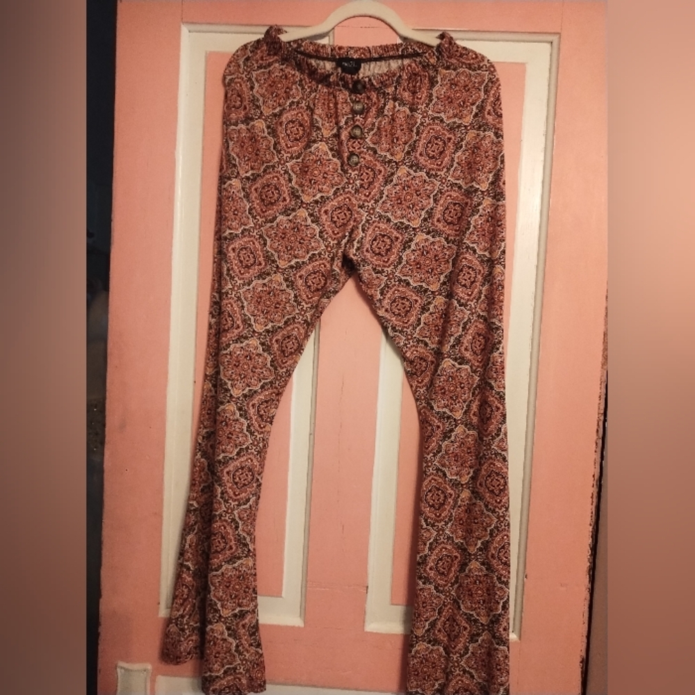 ~Final⭐~Rue21 Red and Brown Patterned Pants